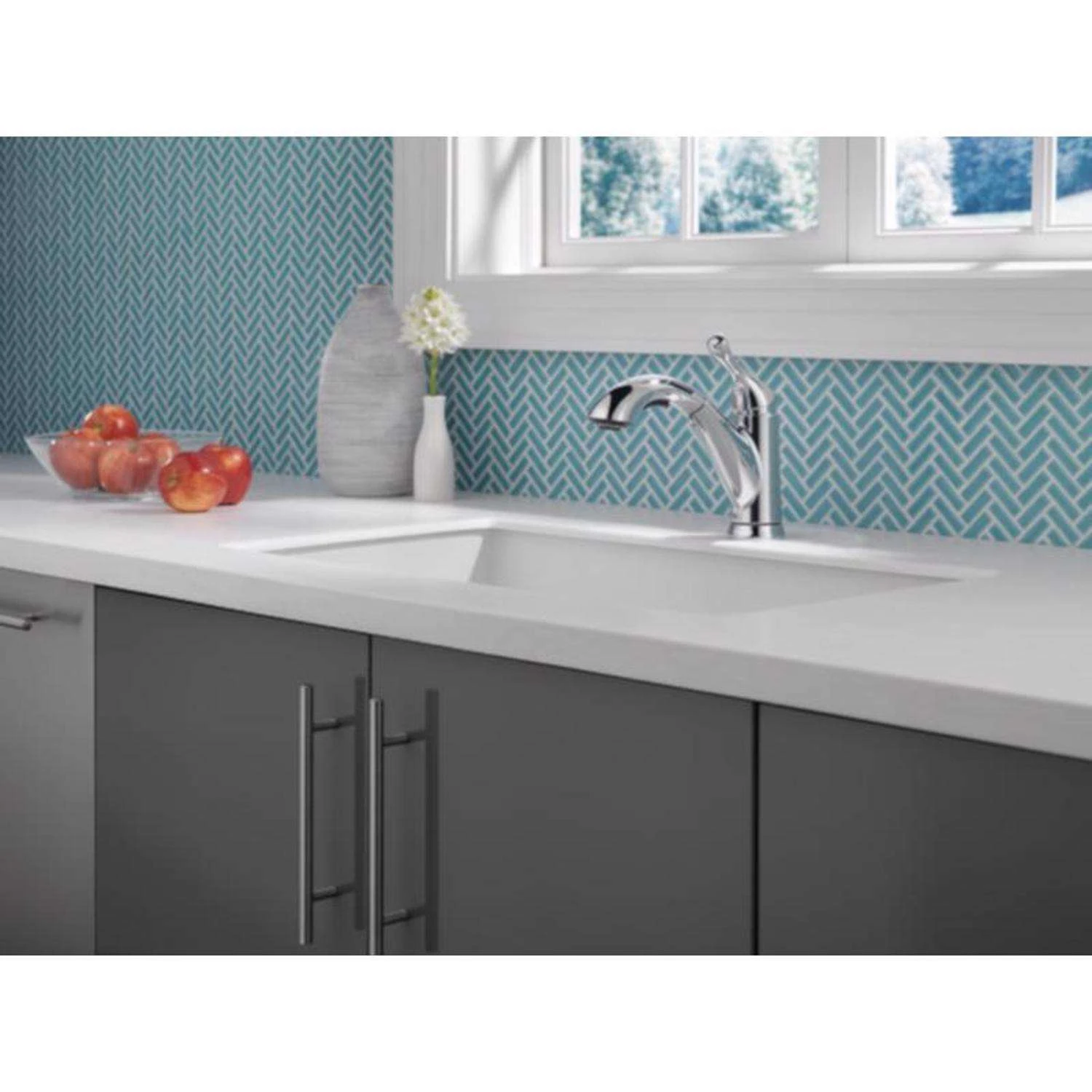 Delta Grant One Handle Chrome Pull-Out Kitchen Faucet 4 Delta Grant One Handle Chrome Pull-Out Kitchen Faucet - Image 4