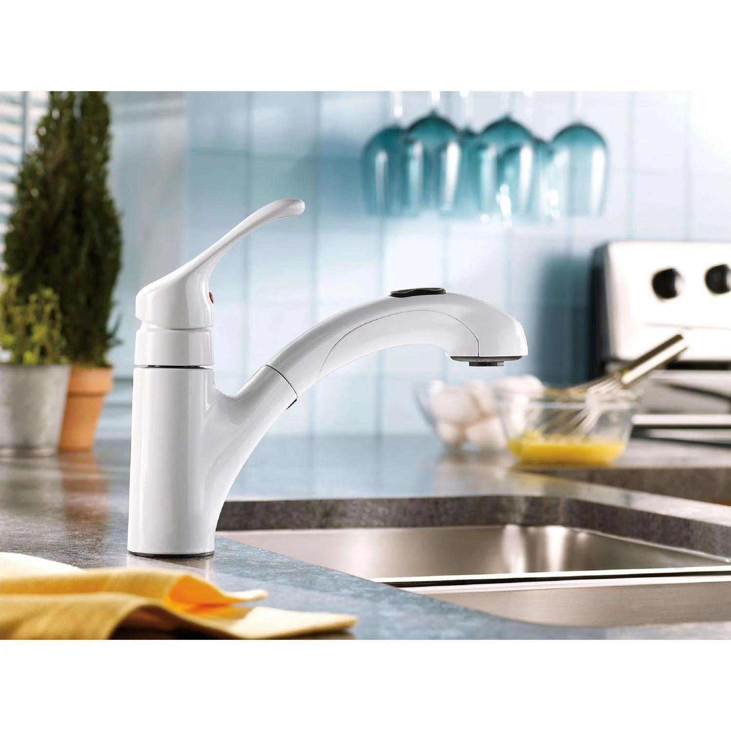 Moen Renzo One Handle White Pull-Out Kitchen Faucet 2 Moen Renzo One Handle White Pull-Out Kitchen Faucet - Image 2